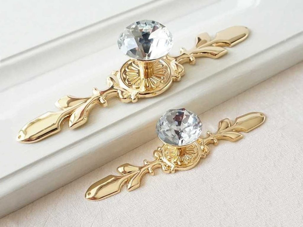 Butoni din cristal