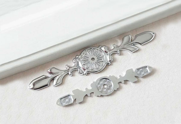 ornament metal floral argintiu maner cristal buton mobila