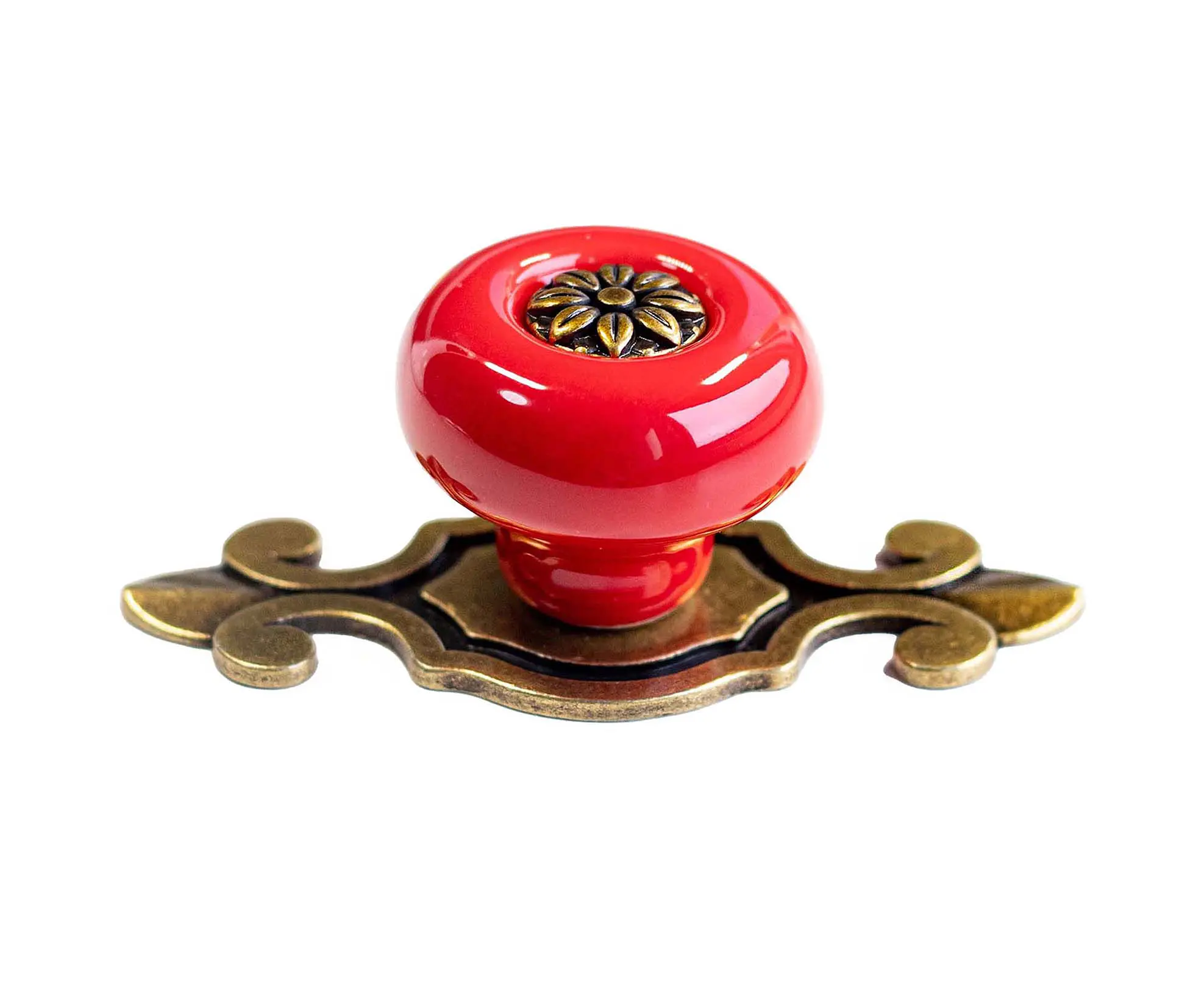 Buton de mobila ceramic rosu cu placuta ornament decorativa, ideal pentru comode, dulapuri si noptiere elegante.
