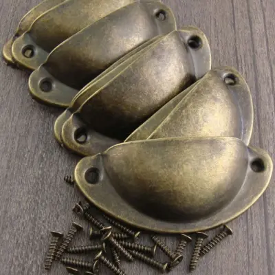 Mâner metalic premium tip cupă, finisaj bronz, ideal pentru sertare și mobilier elegant