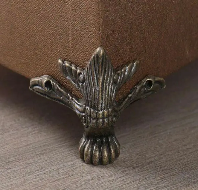 Picioare decorative premium din bronz, perfecte pentru noptiere și mobilier vintage
