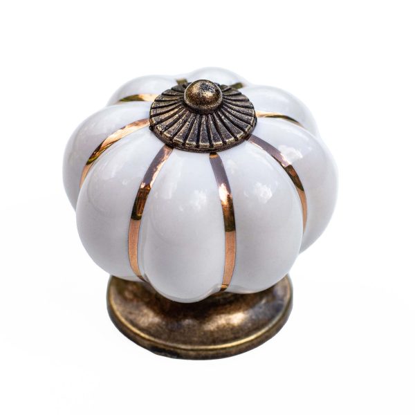 Buton de mobila ceramic Pumpkin alb, cu baza bronz, ideal pentru un decor elegant si clasic.