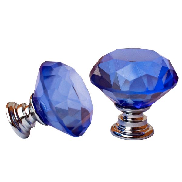 Buton de mobila din cristal bleumarin cu design tip diamant, ideal pentru dulapuri, comode si noptiere elegante.