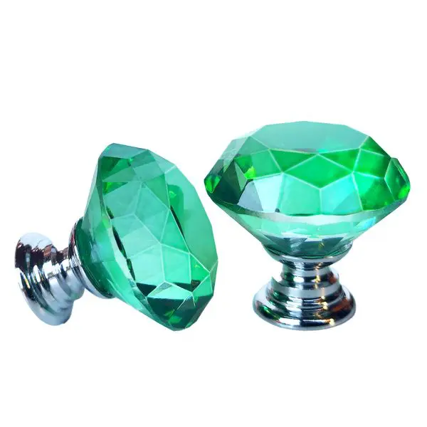 Buton mobila din cristal verde, stil diamant, ideal pentru dulapuri, comode și noptiere elegante.