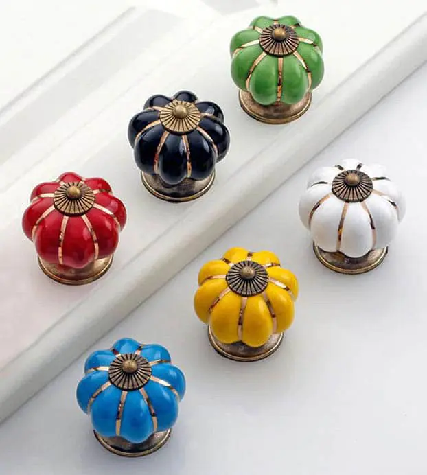 Butoni ceramica colorati pentru mobila, selectie de culori